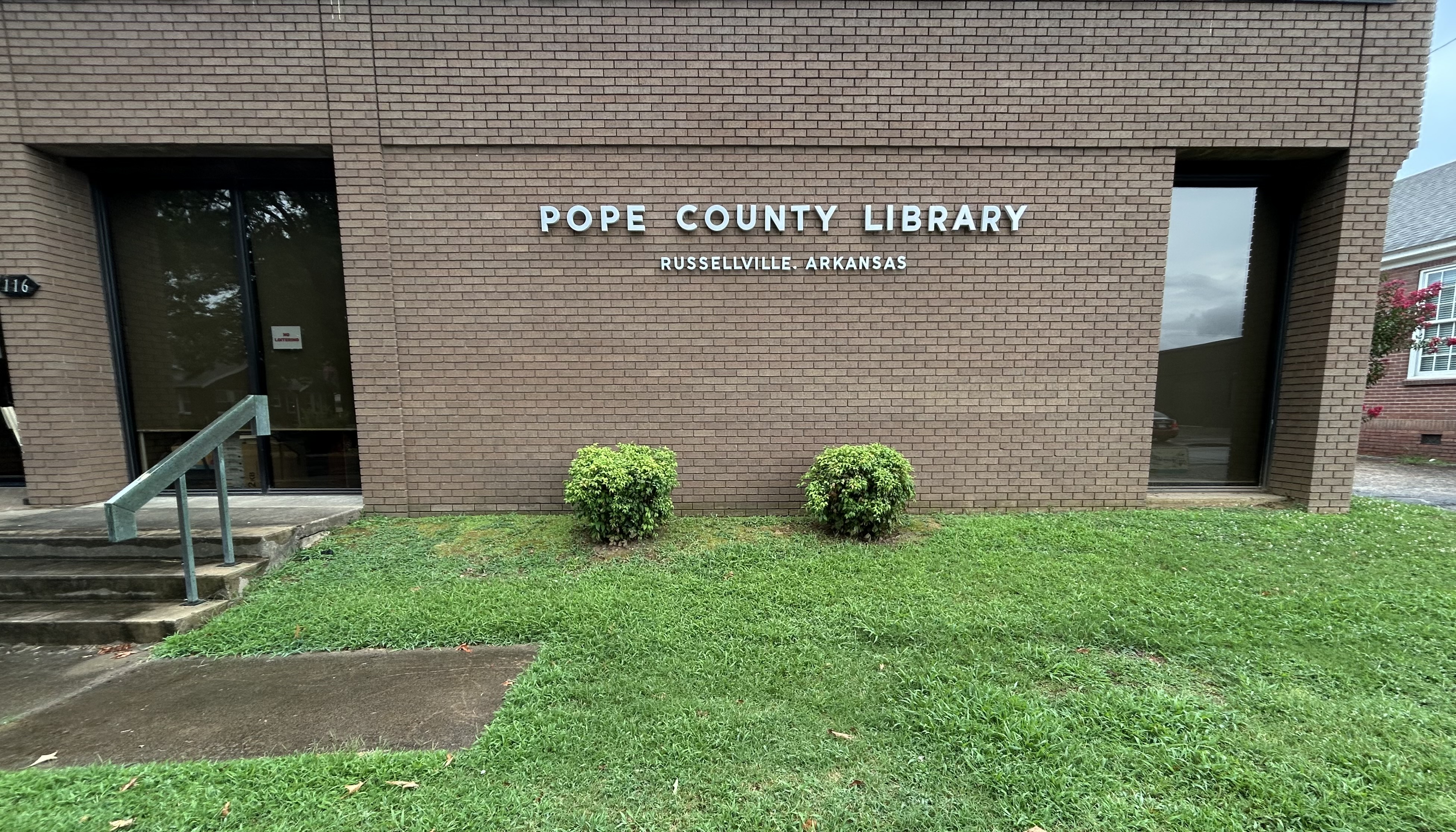 Photo of front side of Pope County Library in Russellville