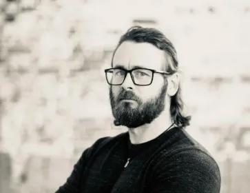 Headshot of author T.L. Simpson