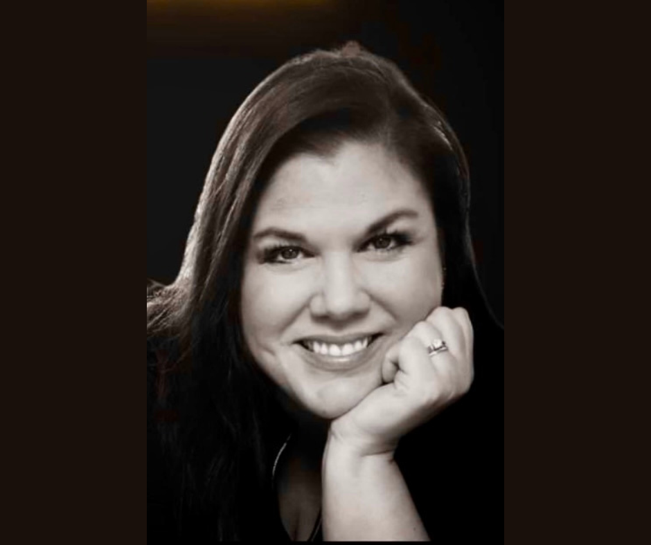 Black and white portrait of Lisa Ponson - White woman with dark hair